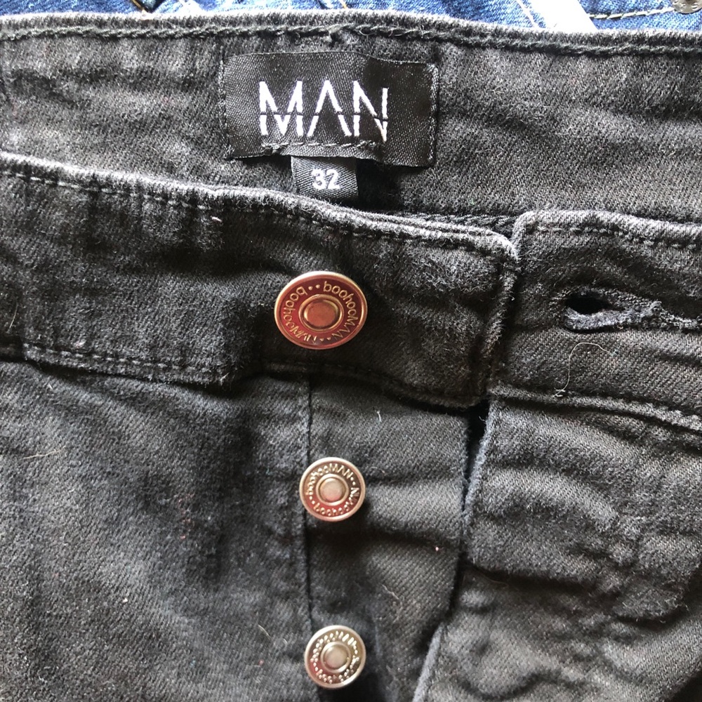 NWOT boohooMAN black jean shorts size 32
